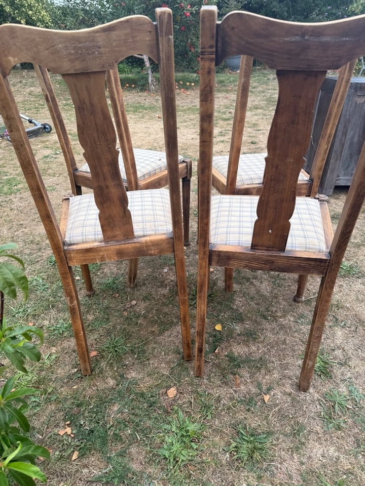 Set of 4 wooden dining chairs