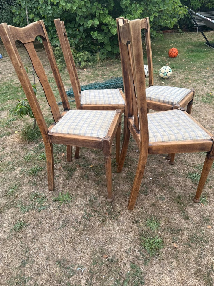 Set of 4 wooden dining chairs